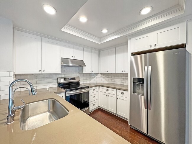 Building Photo - Beautiful 4B/3BA House w/ 2 Car Attached G...