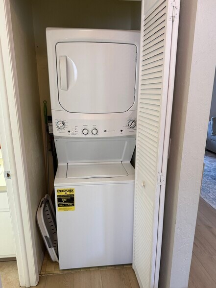 Building Photo - 9311 Lennex Ln