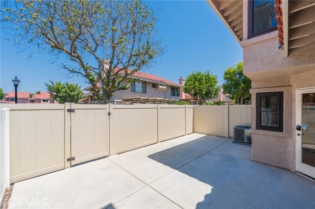 Building Photo - 9769 Hampton Ct