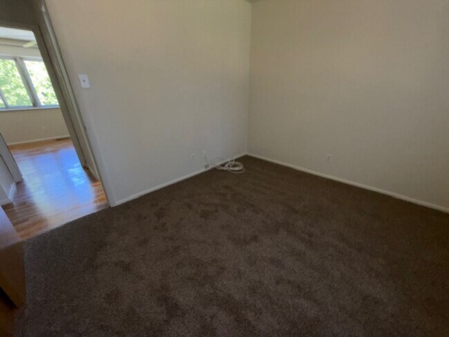 Building Photo - Well-Maintained Split-Level Home in Webster Groves, MO — Spacious & Family-Friendly