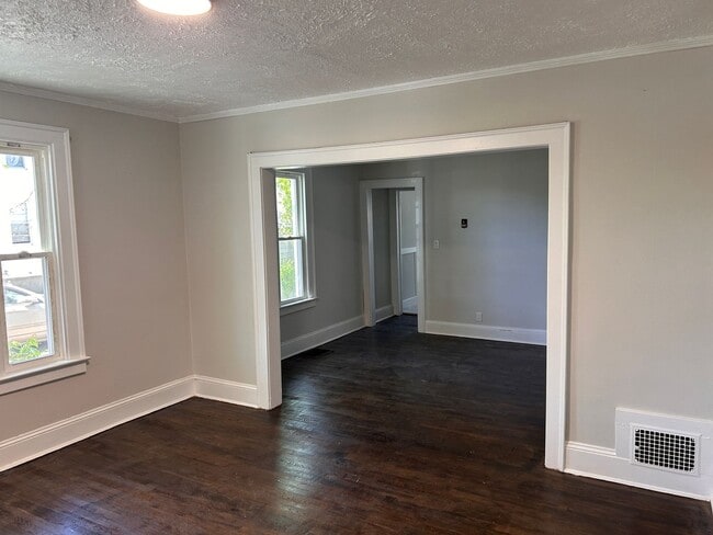 Building Photo - 22 Lilac St