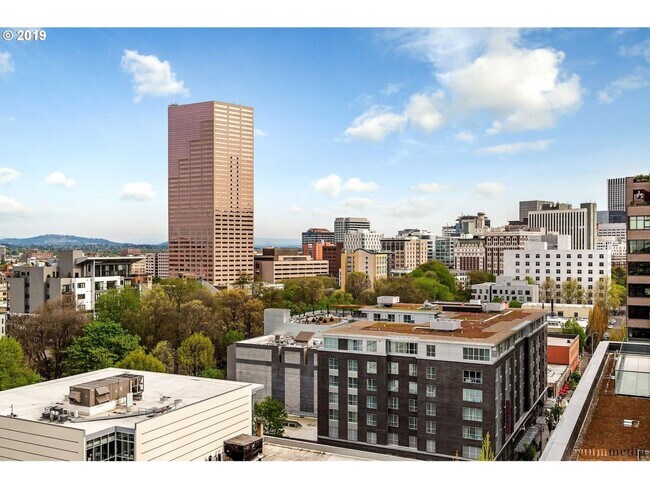 Building Photo - Stunning Pearl District Corner Unit with F...