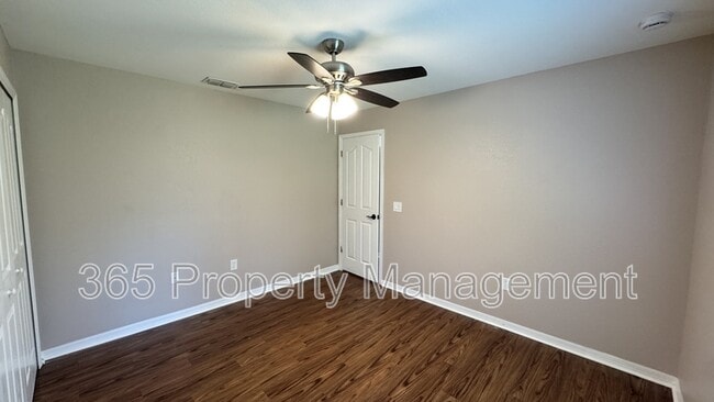 Building Photo - 10 Bellis Ct