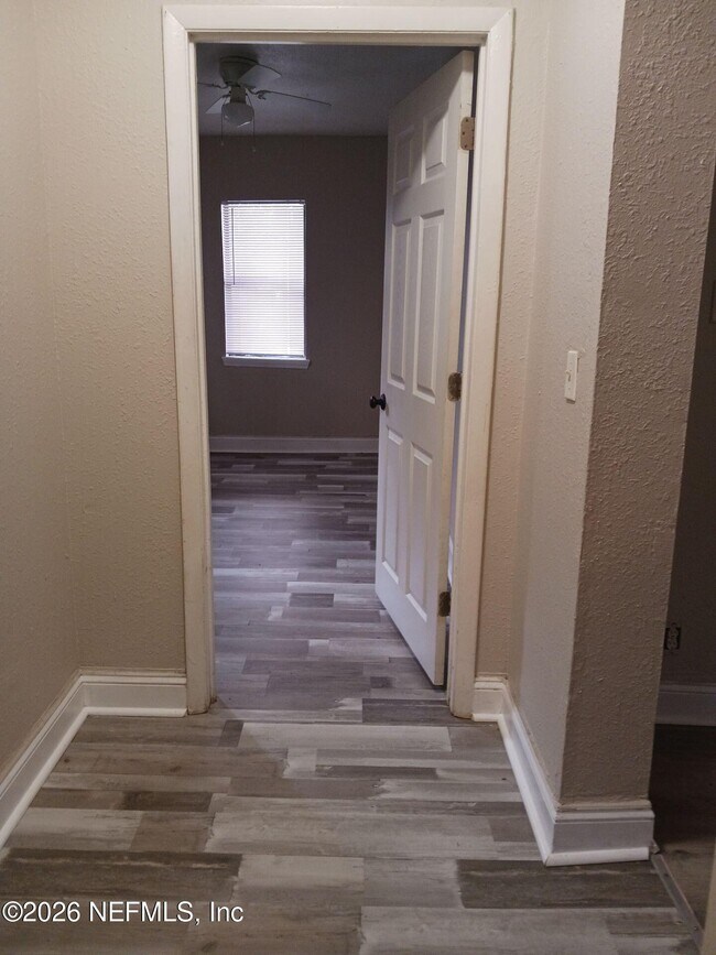 Building Photo - 2027 W 12th St