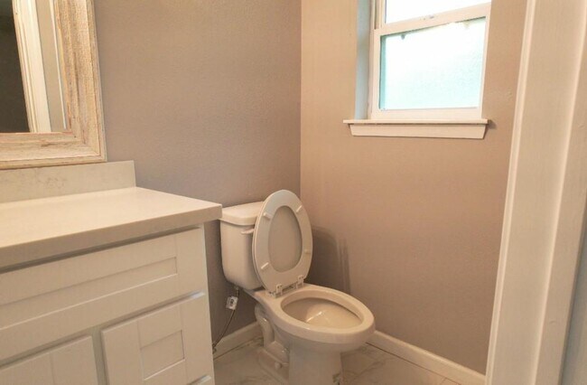 Building Photo - Splendora  Beauty on 2 Acres