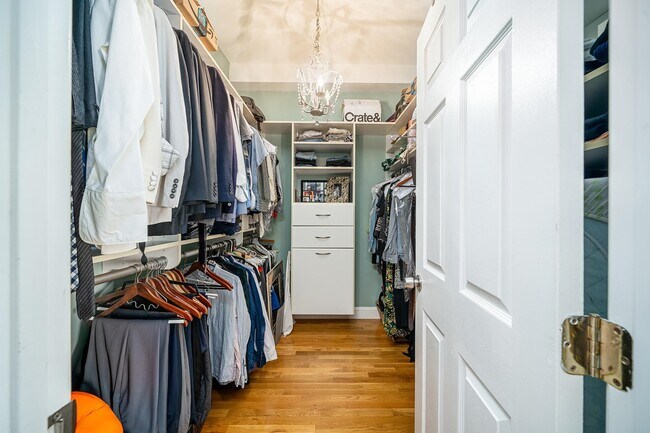 Building Photo - 233 Monroe St