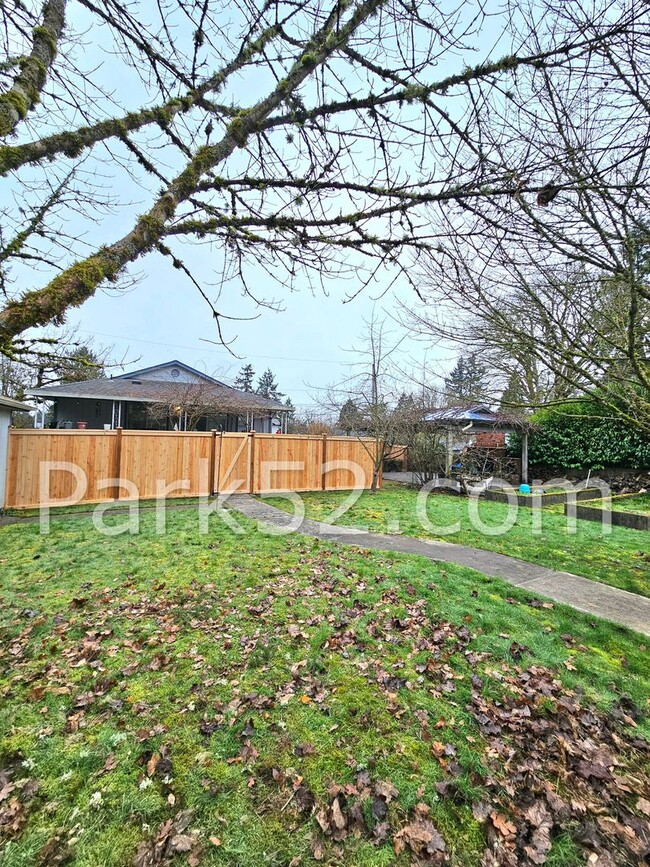 Building Photo - 1/2 Off First Full Month! 4 Bedroom Single Family Home in Lakewood