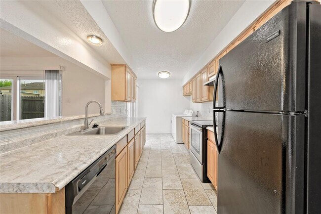 Building Photo - 6493 Alisa Ln
