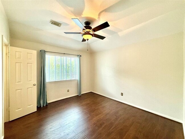 Building Photo - 626 Clarenda Falls Dr