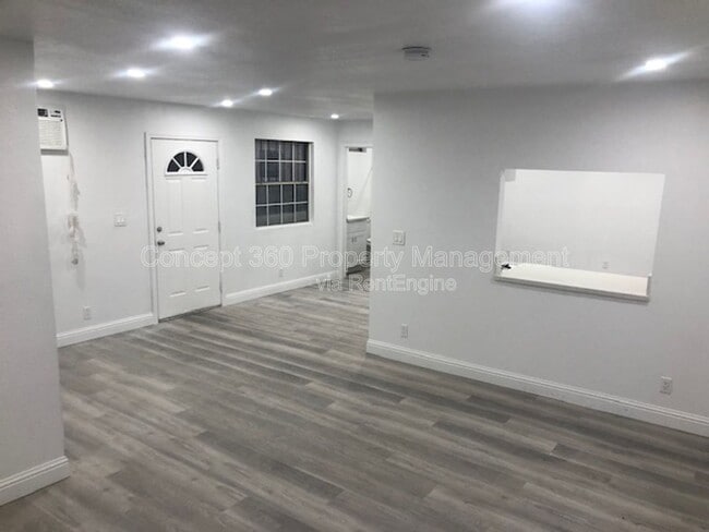 Building Photo - 1327 W Parade St