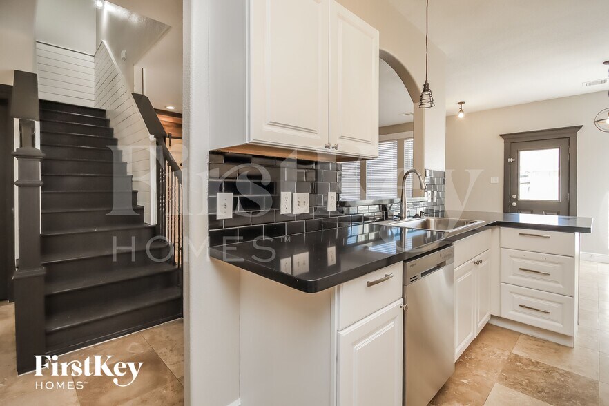 Building Photo - 8306 White Willow Ln