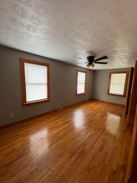 2nd Bedroom - 812 Barbourville St