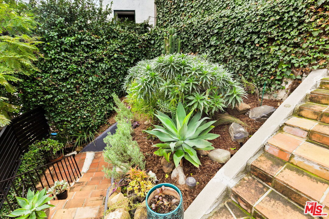 Building Photo - 2251 N Cahuenga Blvd