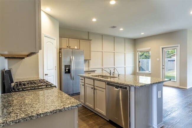 Building Photo - 20241 Portbec Dr