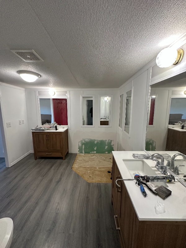 Building Photo - 6021 Quanah Hill Rd