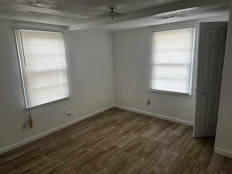 Building Photo - 3815 Saint Charles Pl