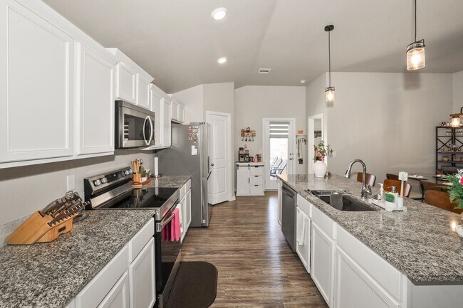 Building Photo - 3/2/2 Rental in the Meadows ~ 1743 Wesleyan!