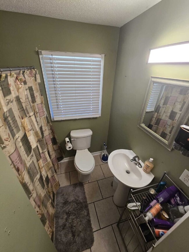 Building Photo - Fantastic Full Brick 3 Bedroom, 2 Bath home with fenced Backyard. This home also welcomes Sec 8 H...