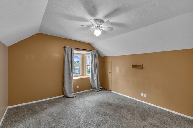 Building Photo - 951 E 700 S