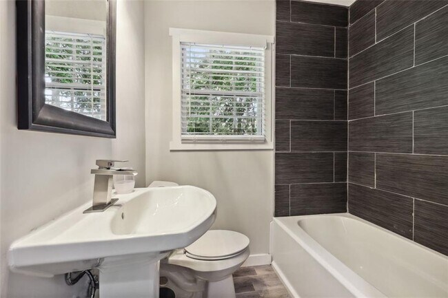 Building Photo - 1561 Pontiac Pl SE