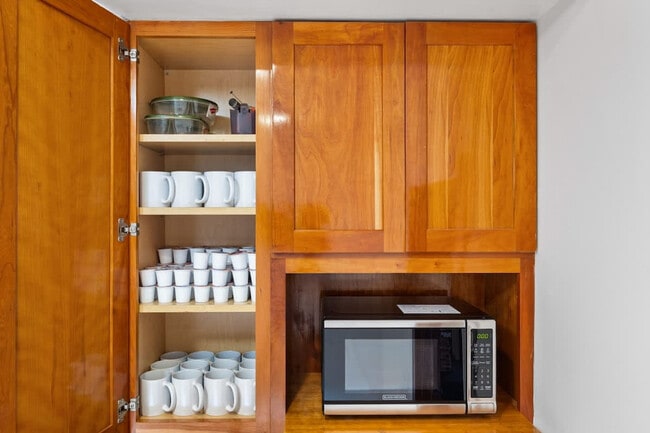 Building Photo - 2216 18th Ave