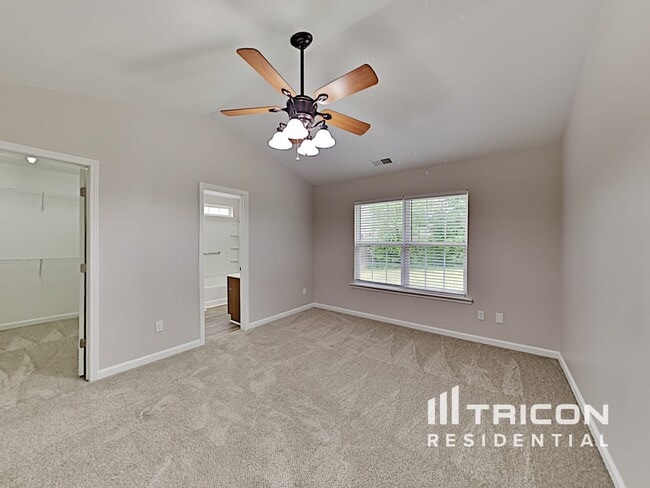 Building Photo - 2117 Clear Brook Dr