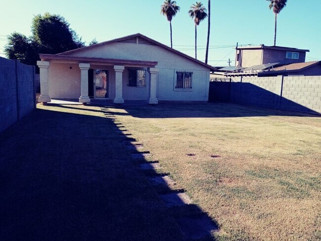 Building Photo - 3 Bed 2 Bath in Glendale