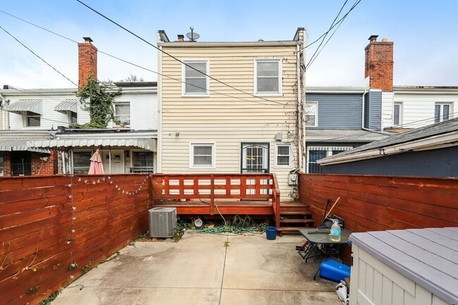 Building Photo - 3351 Clay St NE