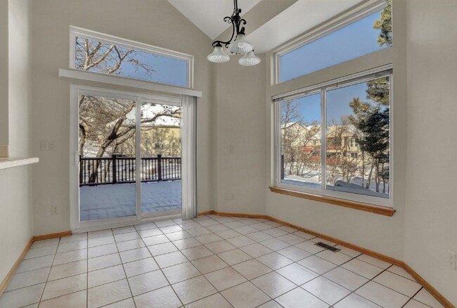 Building Photo - 110 Balmoral Way