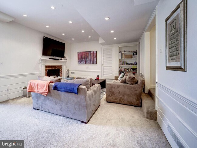 Building Photo - 2242 46th St NW