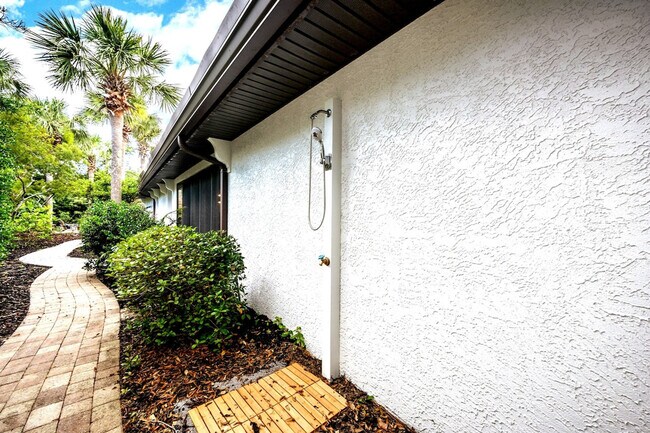 Building Photo - 4639 Paradise Isles