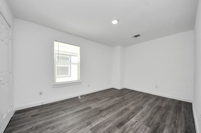 Building Photo - 8125 Laura Koppe Rd