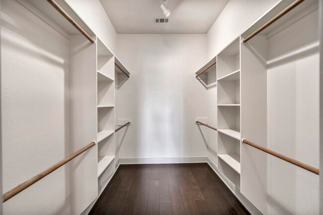 Building Photo - 306 Enclave Cir