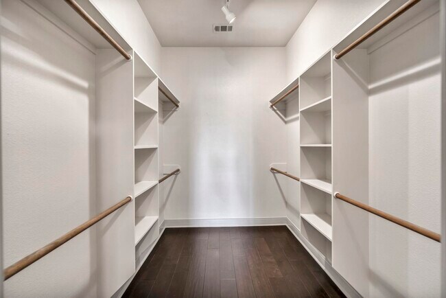 Building Photo - 307 Enclave Cir