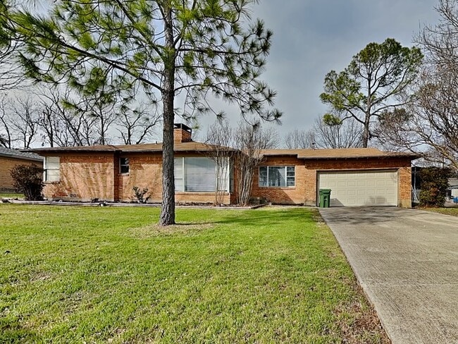 Building Photo - 3405 Norton Dr