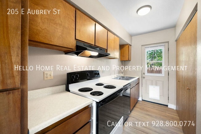 Building Photo - 205 E Aubrey St