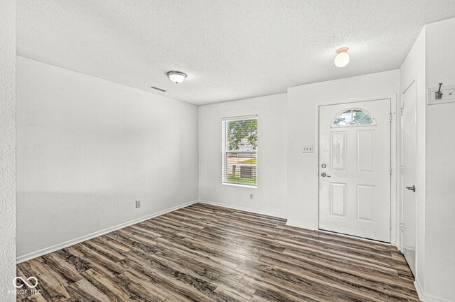 Building Photo - 7928 States Bend Dr