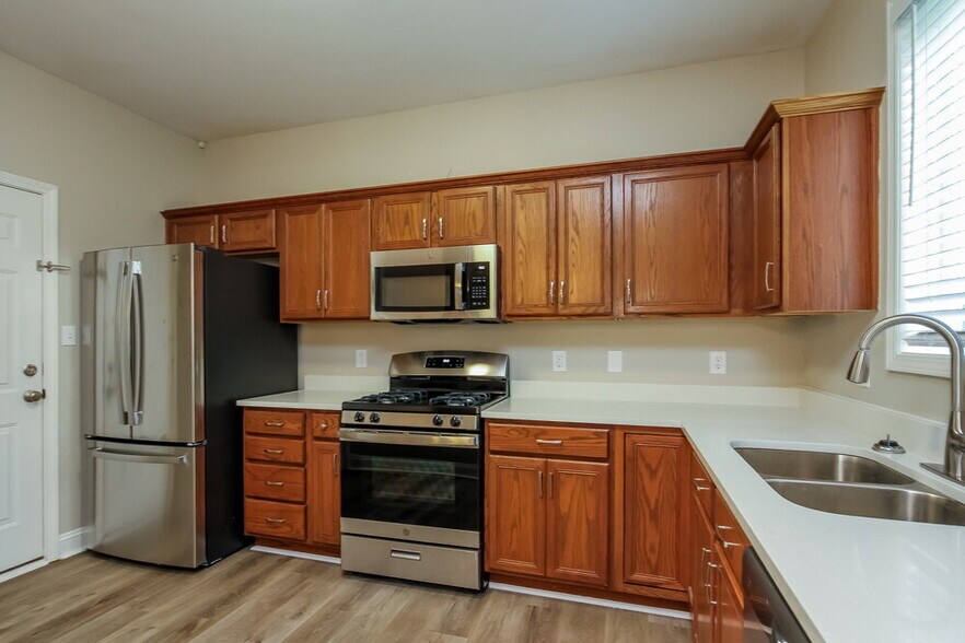 Building Photo - 1525 Bucklebury Ct