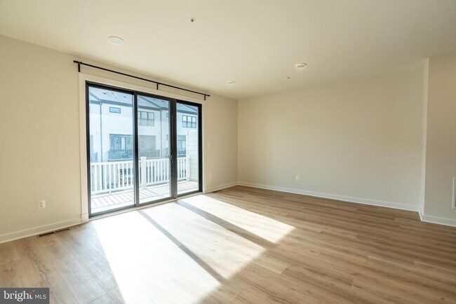 Building Photo - 17133 Hardisty Wy