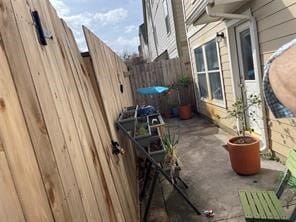 Building Photo - 718 Redwing Park Dr