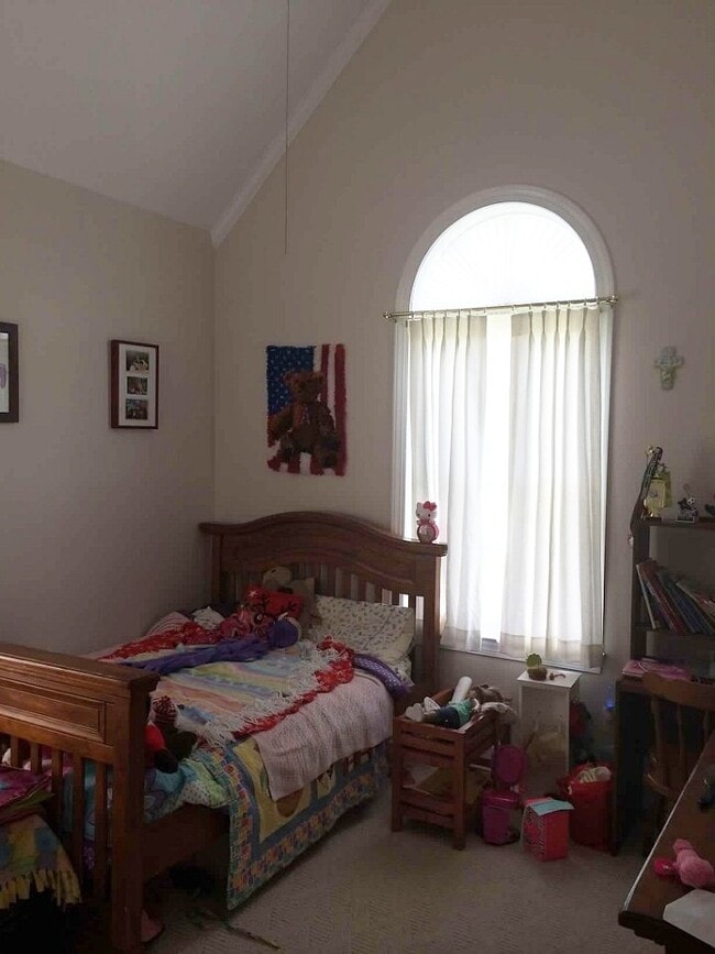 Building Photo - 4 Bedroom Rental with Saltwater Pool in Taberna