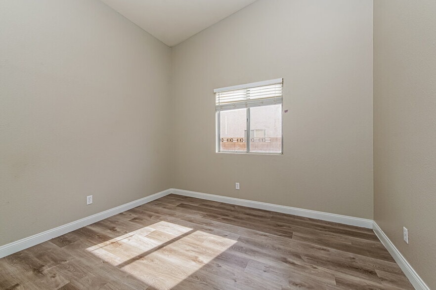 Building Photo - 2216 Jardine Ave