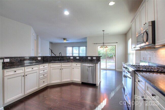 Building Photo - 1444 Ridgehaven Rd