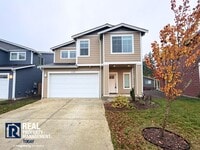 Building Photo - Stunning 5 Bedroom! Great Location!