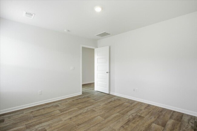 Building Photo - 23 Cedar Creek Ln