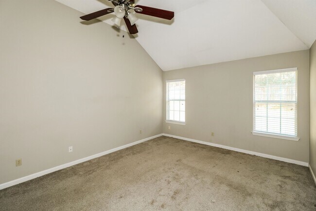 Building Photo - 1602 Far Dr