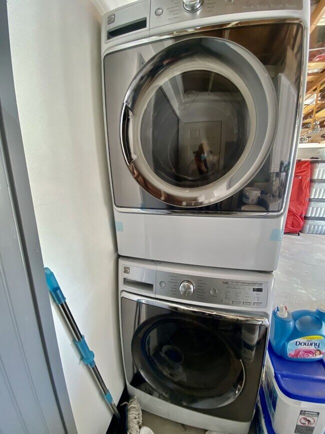 Building Photo - Camarillo- Stylish One Bedroom off Main House