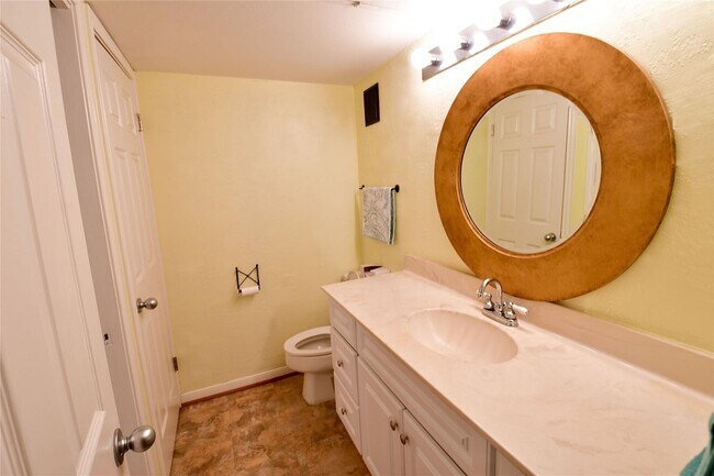 Building Photo - 1601 S Shepherd Dr