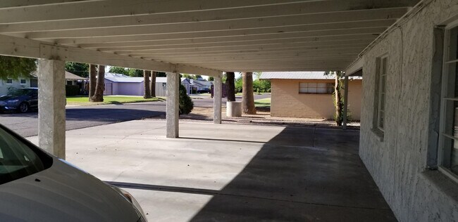 Building Photo - 909 E Marlette Ave