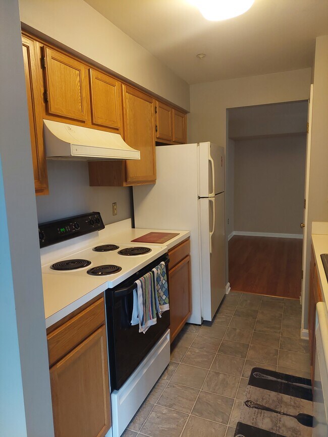 Building Photo - 3800 Sunnyfield Ct